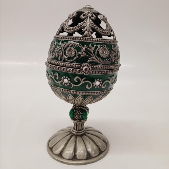 Jane Seymour Other - Vintage Silver and Green Decorative Egg w/Hidden Church Musical Trinket Box